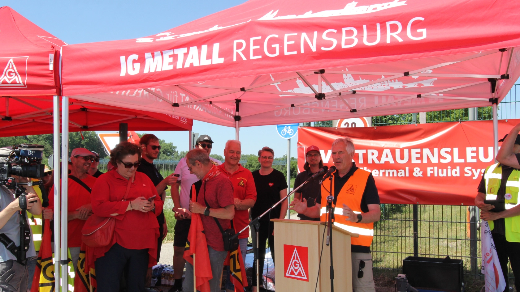 Auftakt des Erzwingungsstreiks bei Mahle in Neustadt