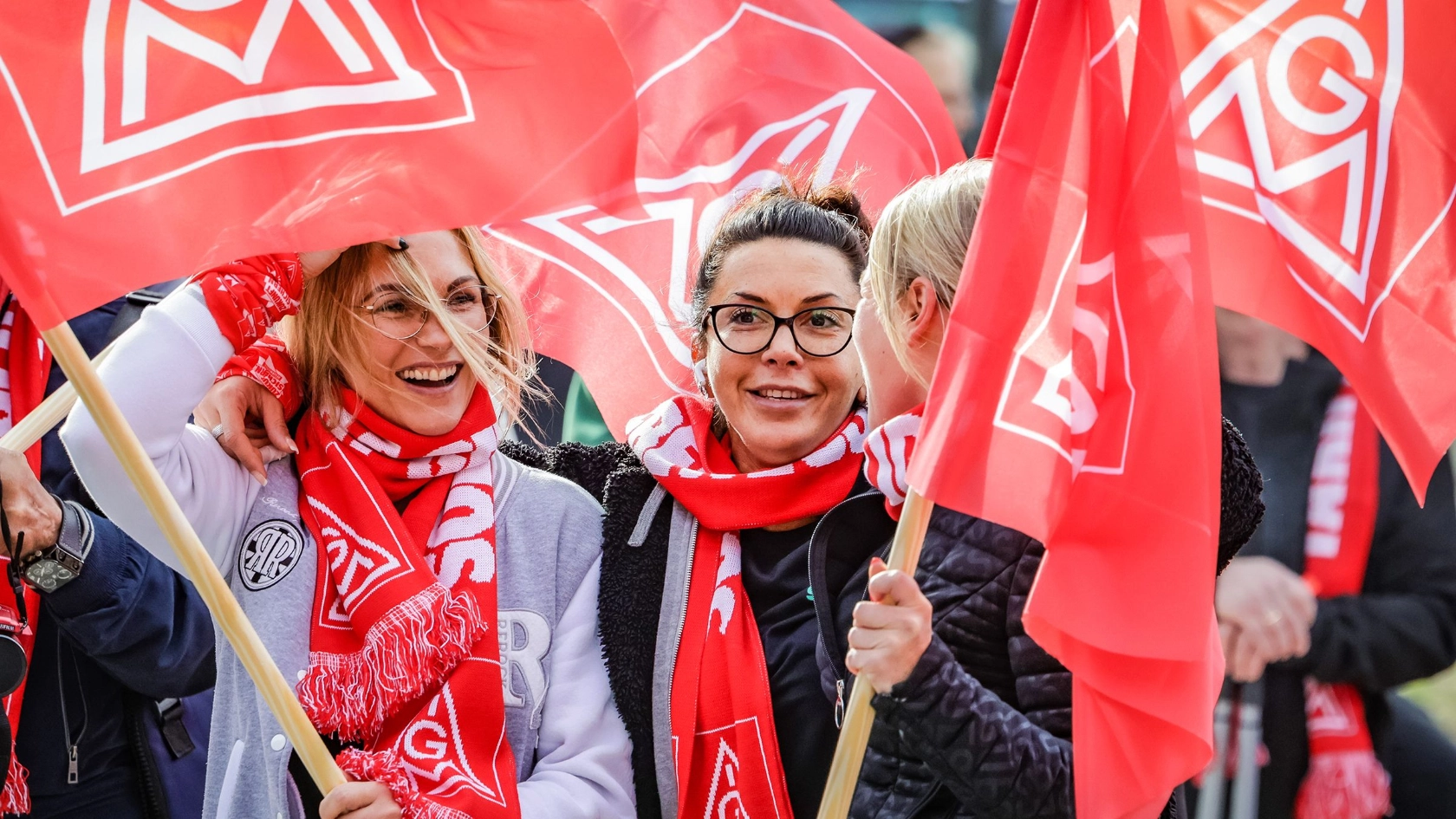 Metallerinnen beim Warnstreik in Gevelsberg