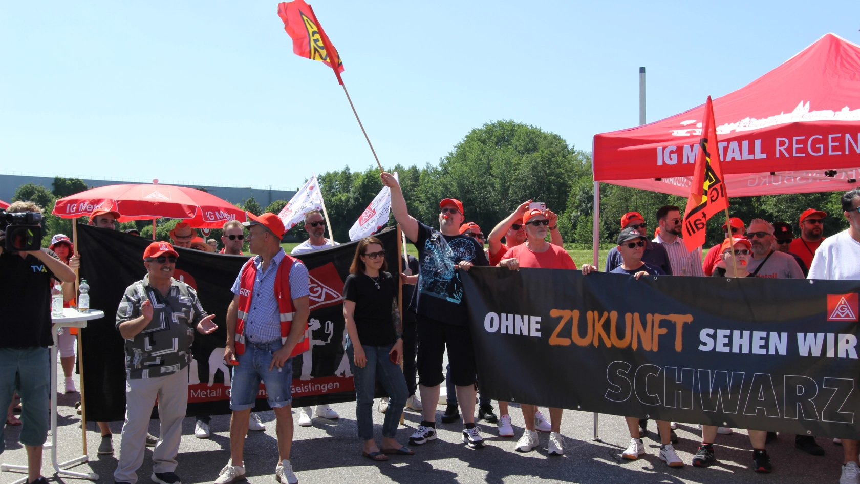 Auftakt des Erzwingungsstreiks bei Mahle in Neustadt