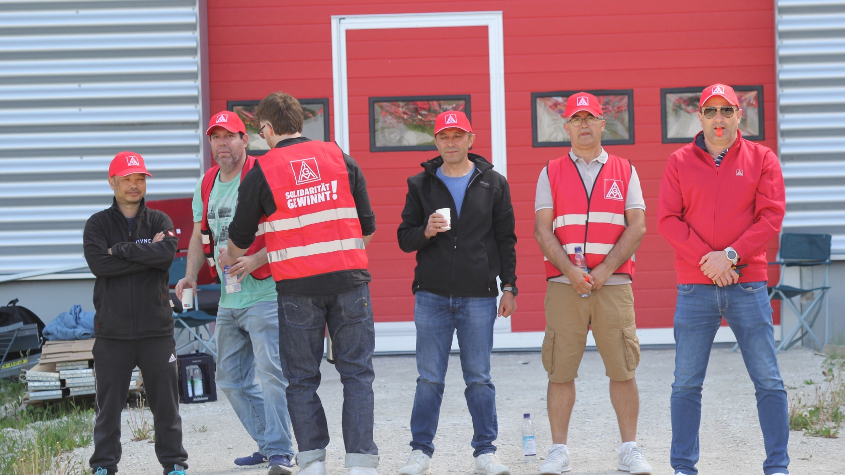 Die Avnet-Streikposten stehen.