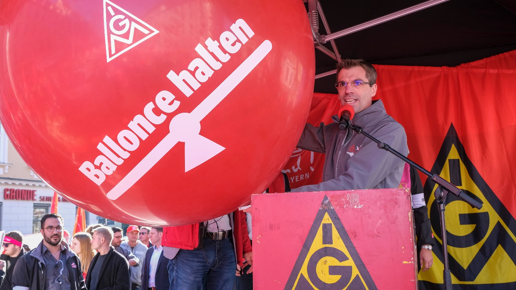 Demo und Kundgebung 3. M+E-Tarifverhandlung in Augsburg
