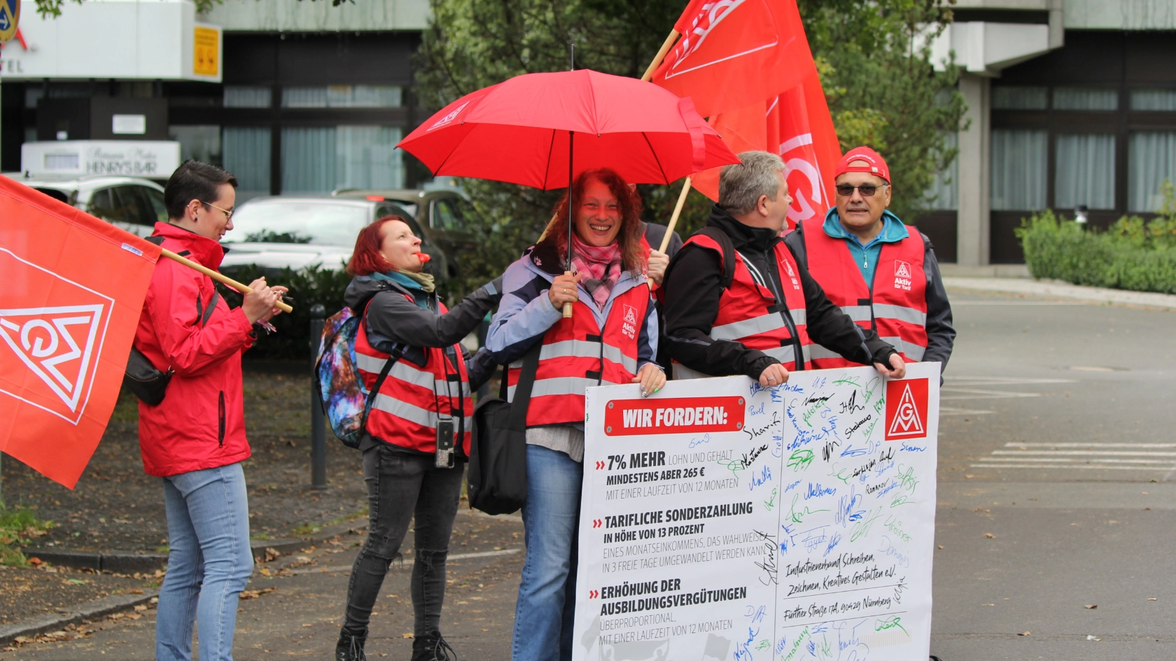 Demo in Nürnberg vor der ersten Verhandlung in der Schreib- und Zeichengeräteindustrie