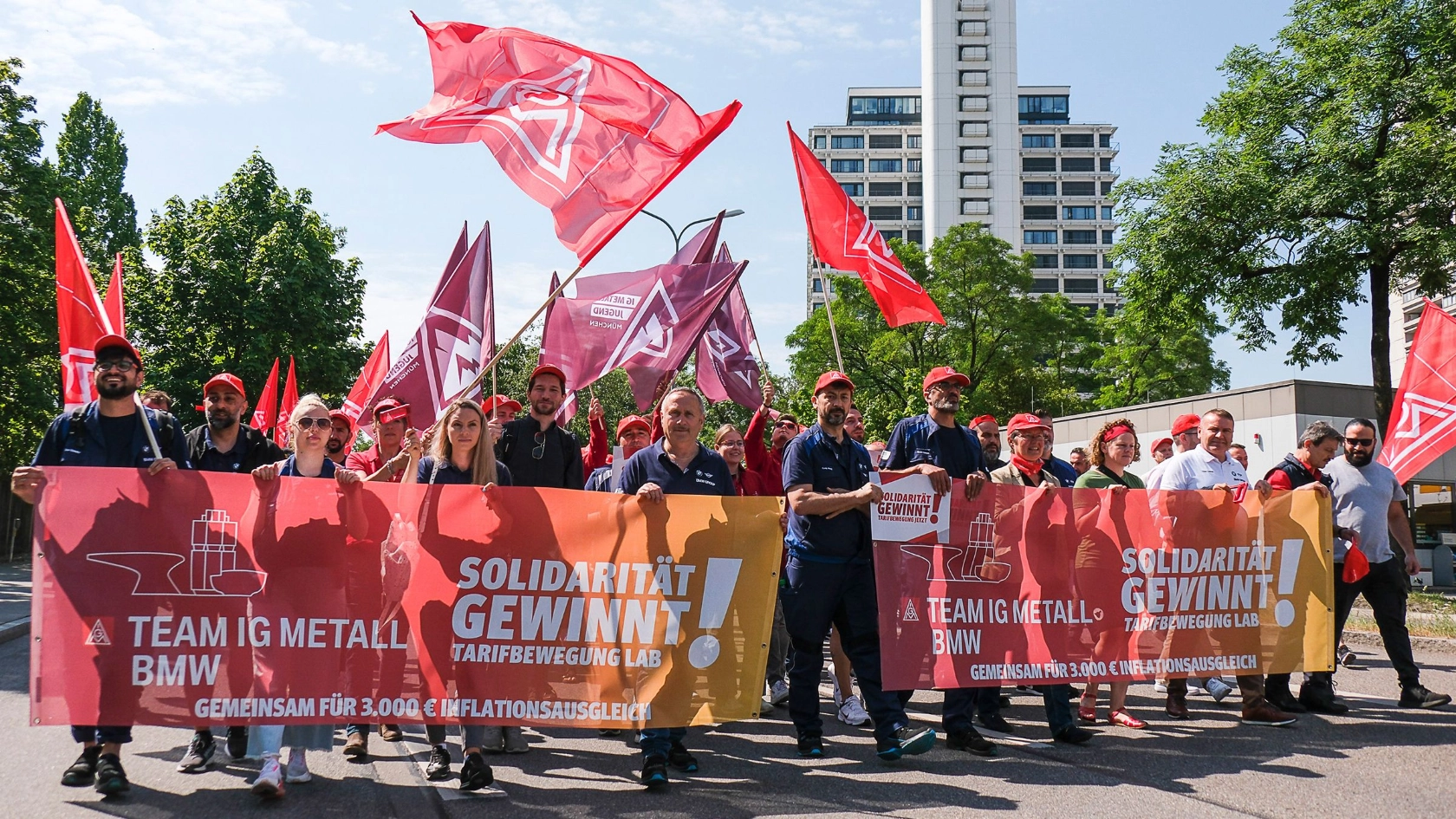 1000 Leihbeschäftigte demonstrieren für Inflationsausgleichsprämie in München