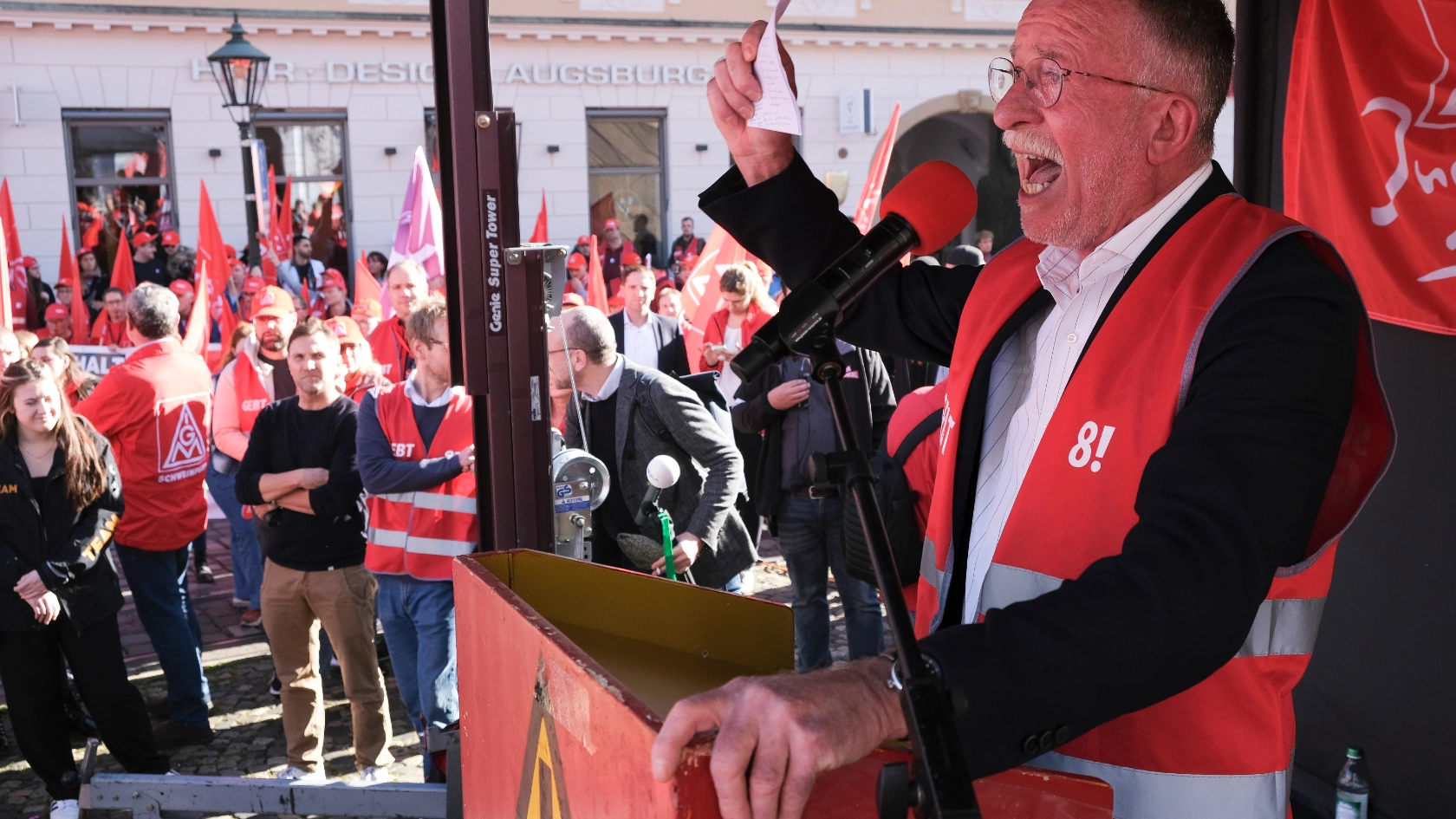 Demo und Kundgebung 3. M+E-Tarifverhandlung in Augsburg