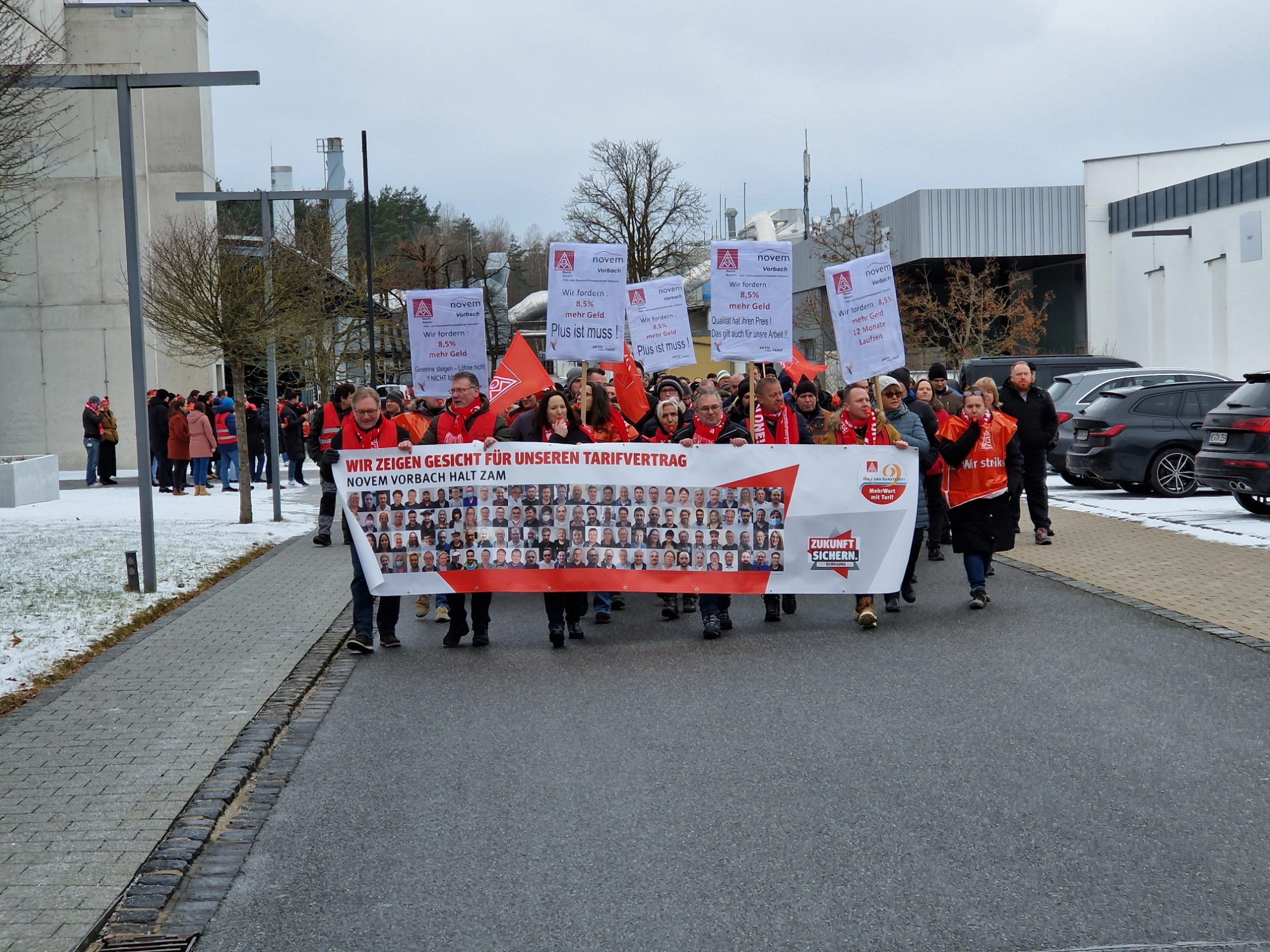 Tarifrunde Holz- und Kunststoffindustrie: Warnstreik beim Novem in Vorbach