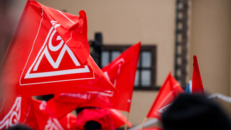 Beschäftigte von ZF, SKF, Bosch, Schaeffler und anderer Betriebe demonstrieren in Schweinfurt für den Erhalt ihrer Standorte.